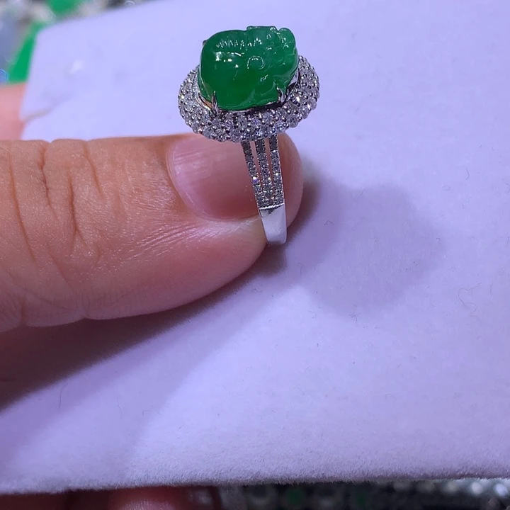 翡翠18K金镶嵌戒指