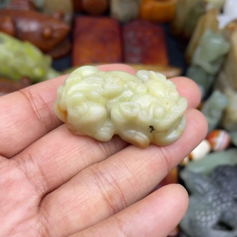 蛇纹石玉未镶嵌颈饰87