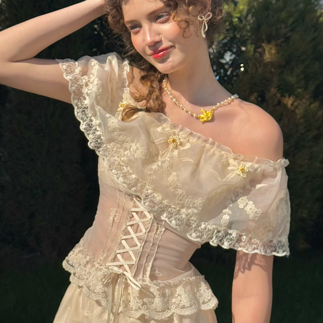 LaceMade 慕斯情书 法式甜美一字肩蕾丝刺绣鱼骨上衣长款半裙套装