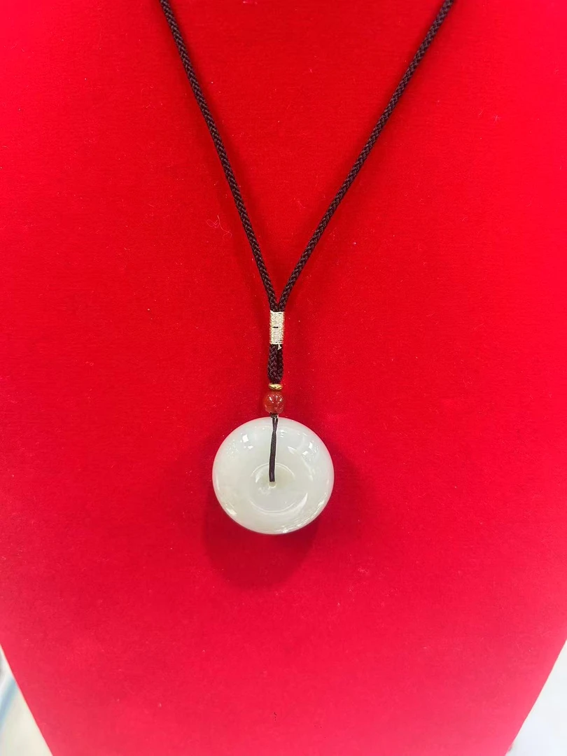 天然新疆细腻精品平安扣