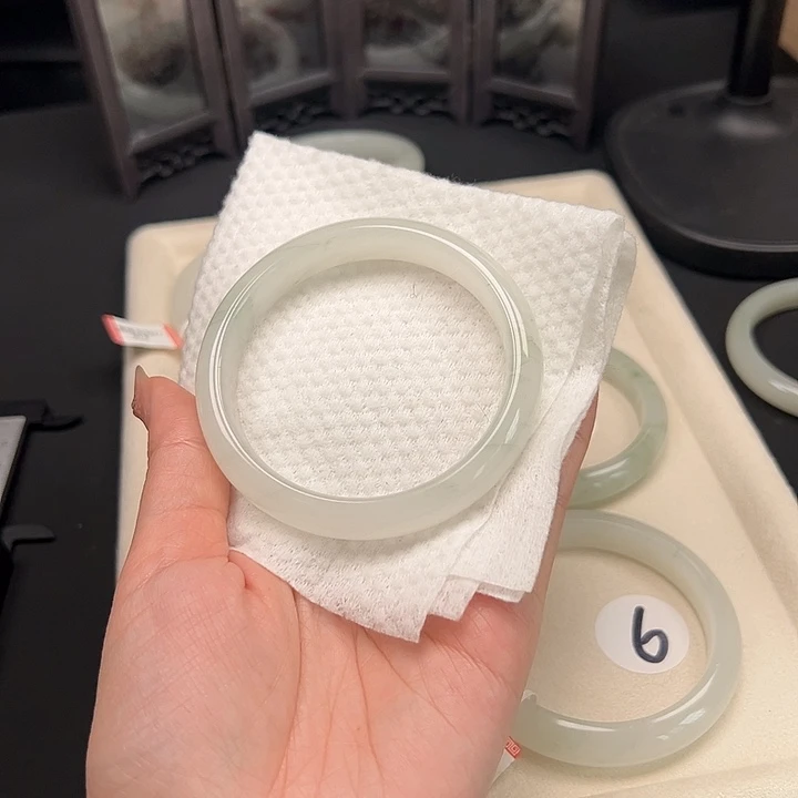 石英质玉手镯未镶嵌10