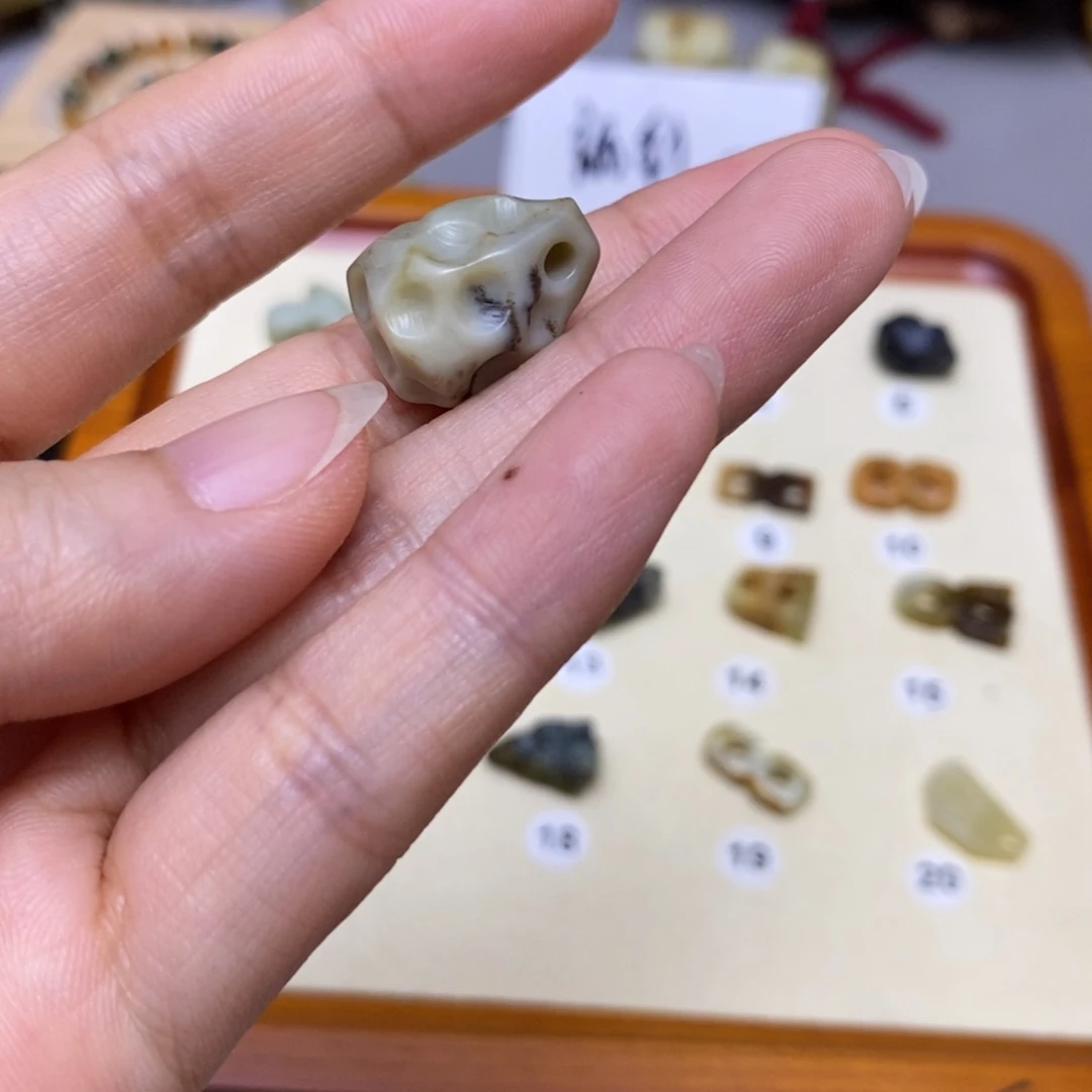 蛇纹石玉合金配饰芬**织