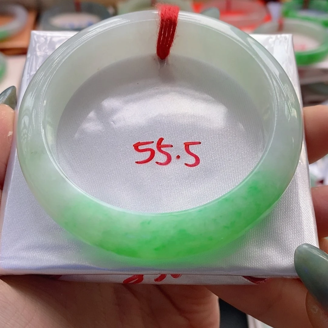夏***陌未镶嵌手镯翡翠手镯