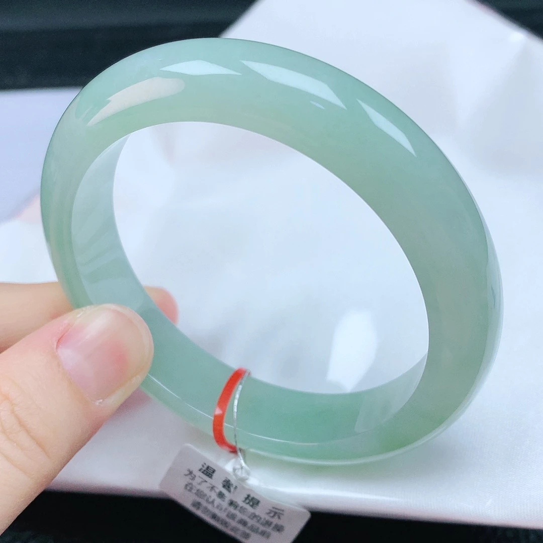 翡翠手镯未镶嵌57圈