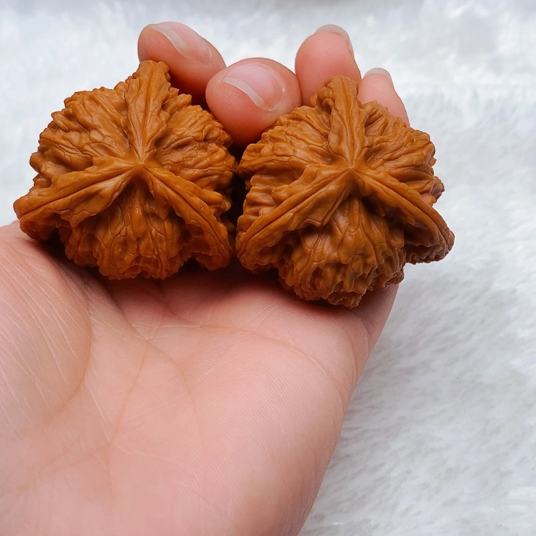 A***坤文玩核桃吊坠三棱