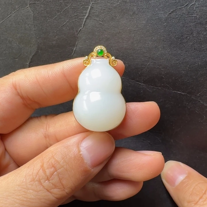 和田玉18K金镶嵌颈饰