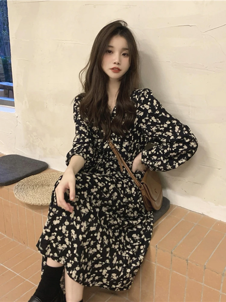 豆豆+《现货现发》温柔风碎花V领连衣裙女2025新款长款过膝高腰气