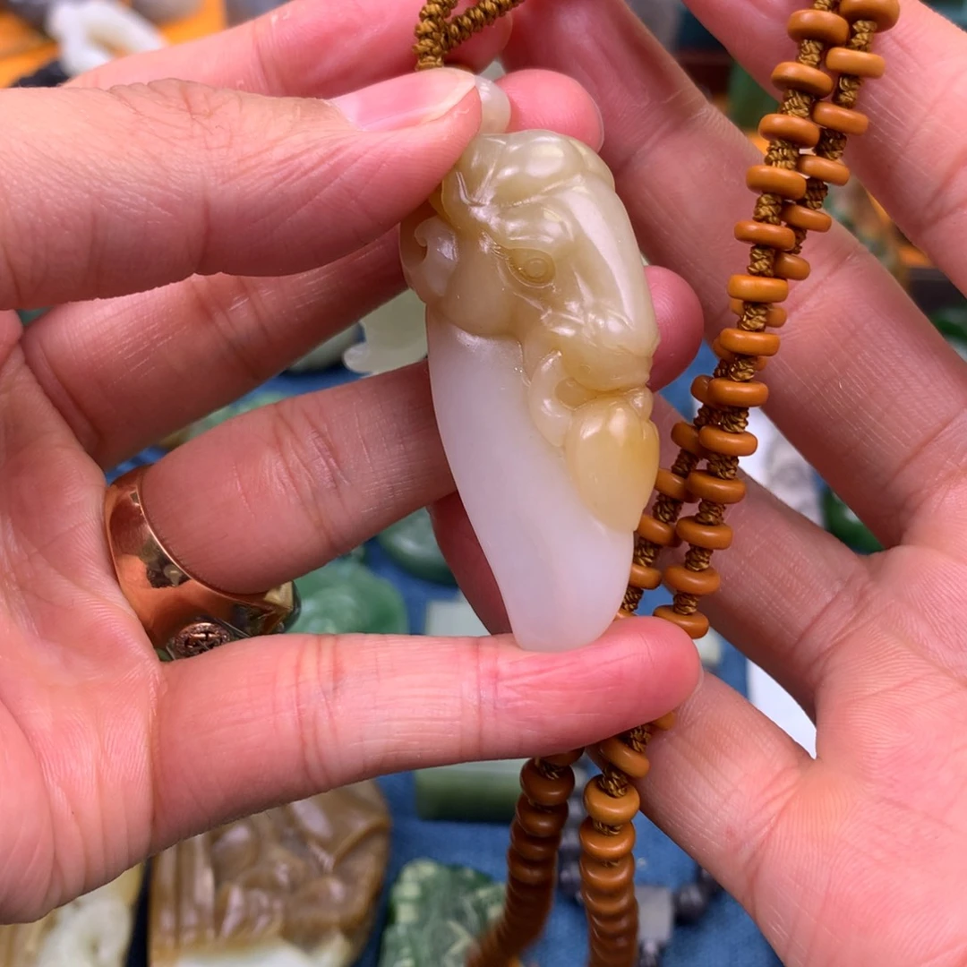 和田玉未镶嵌颈饰