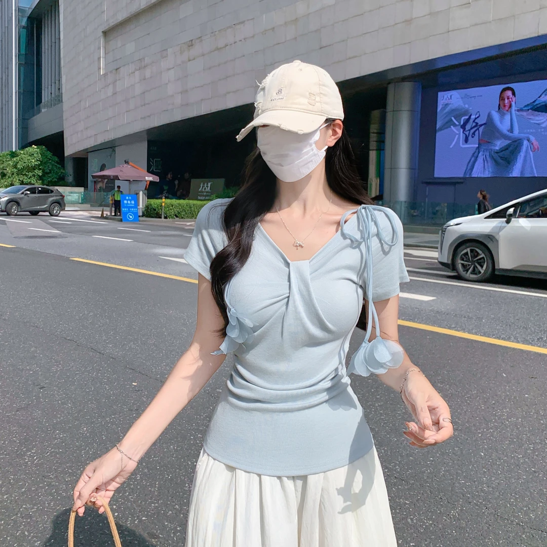 韩系蓝色立体花朵v领一字肩短袖t恤女2025修身褶皱收腰显瘦夏季