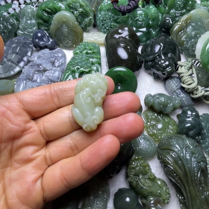 和田玉未镶嵌颈饰