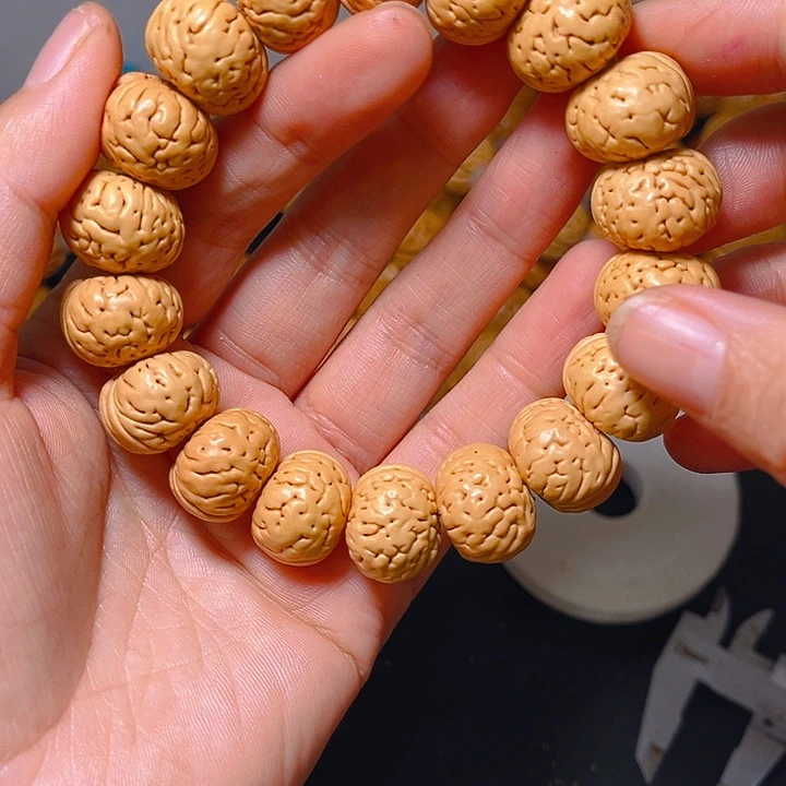 坚***强吊坠桃核桃核手串