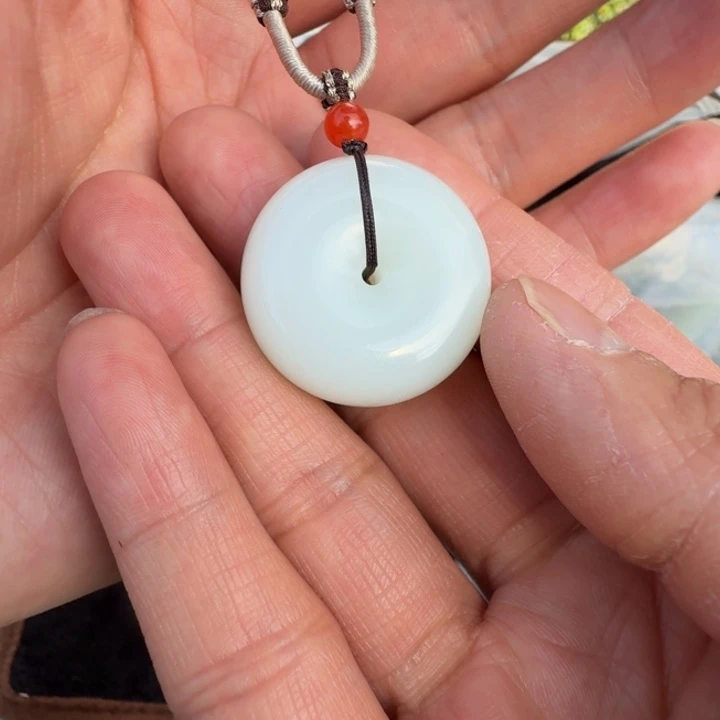 萌***宝和田玉未镶嵌颈饰