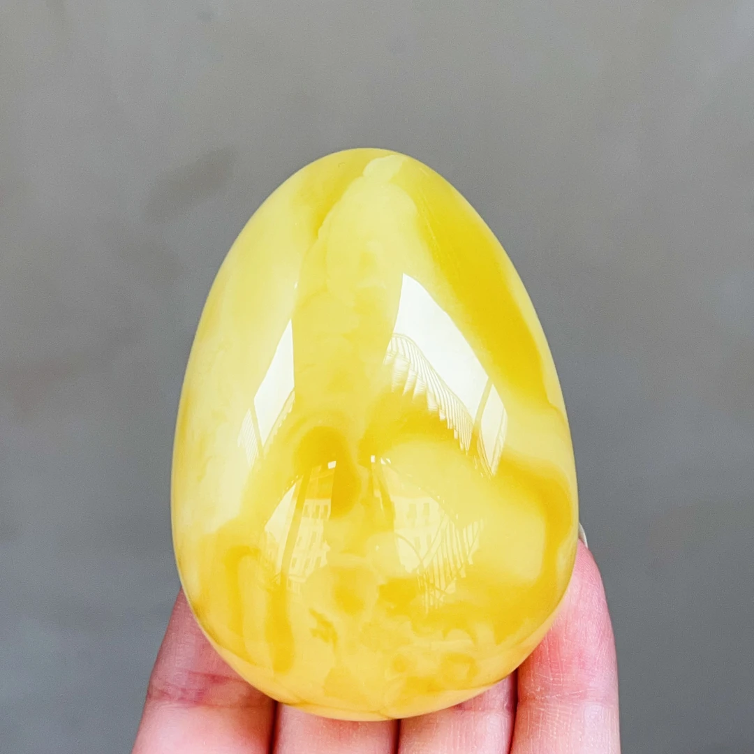 满蜜浓蜡黄白花蜜蜡水滴吊坠，非常大气，67克，尺寸73.7-52-30.3mm