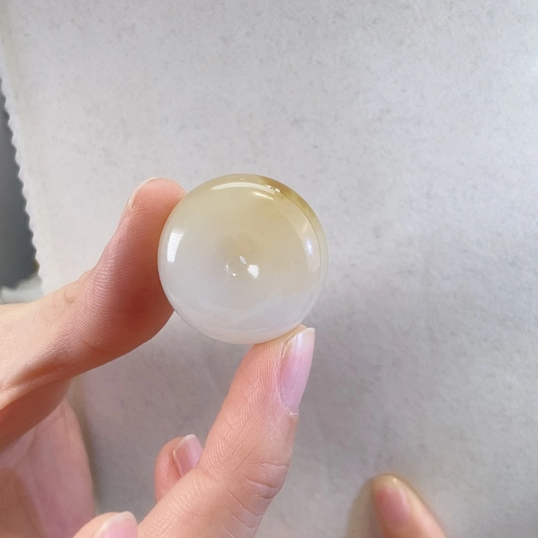 和田玉（糖玉）未镶嵌颈饰平安扣
