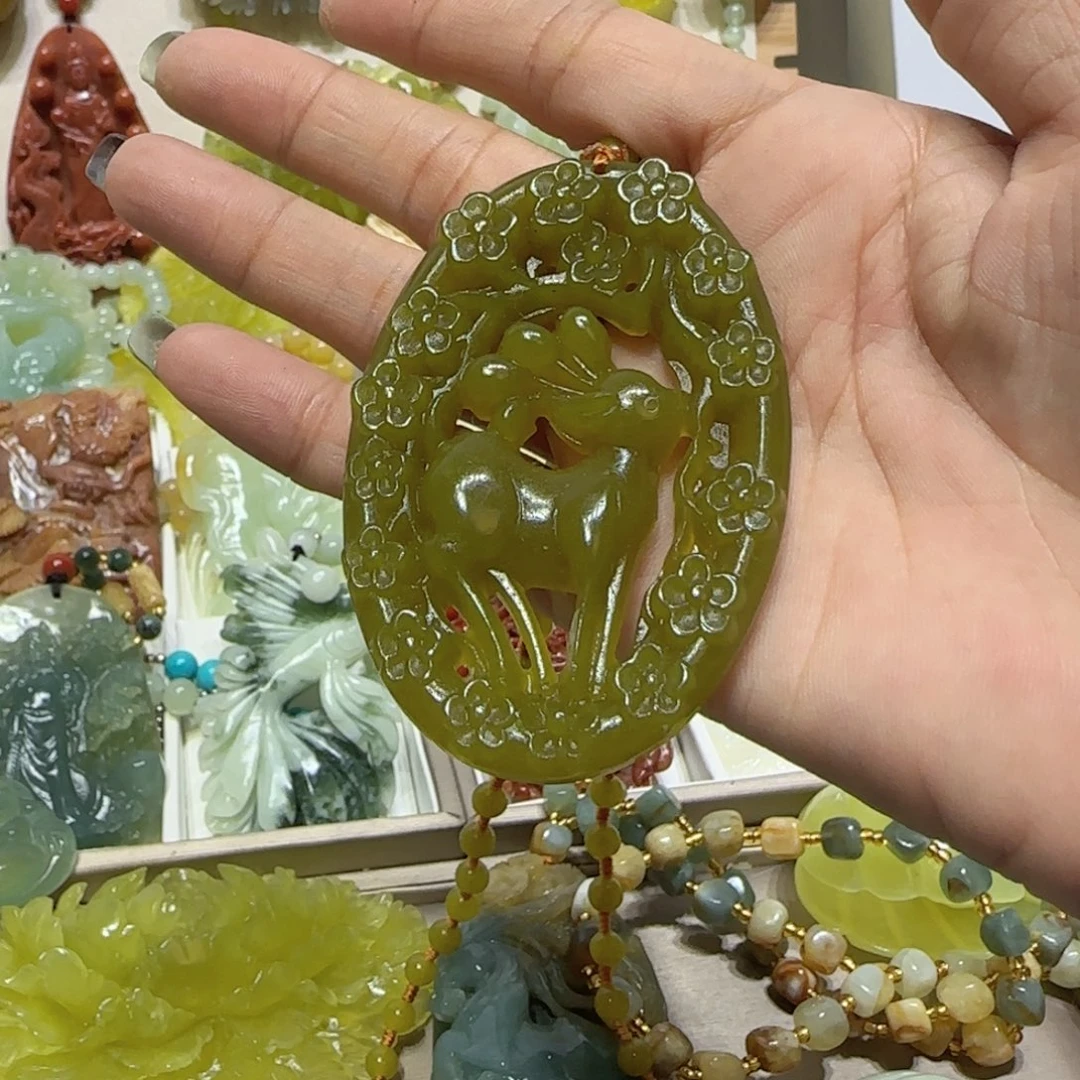 未镶嵌蛇纹石玉吊坠小**碟