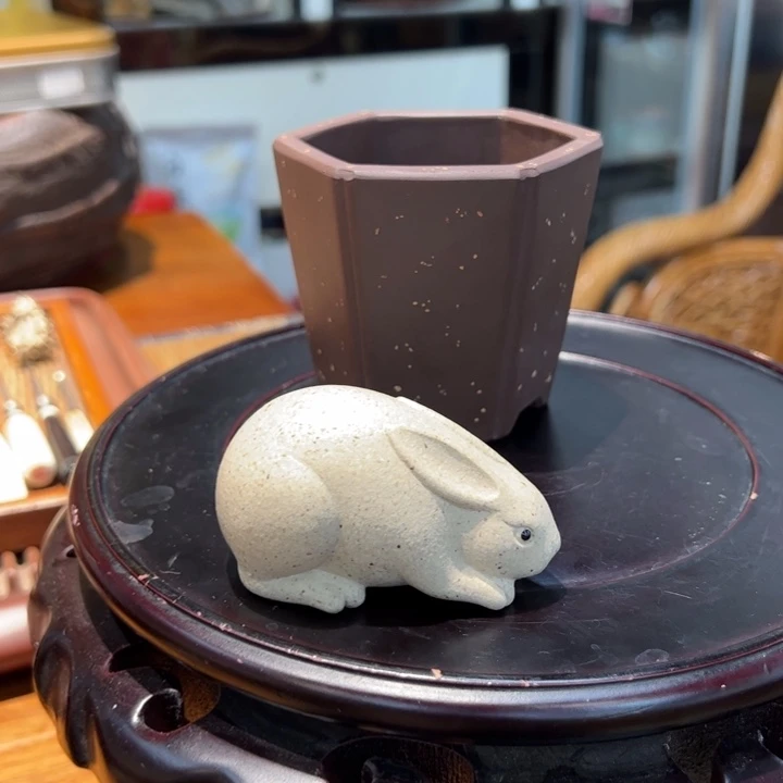 k***3紫砂花盆宜兴紫砂工艺制作而成