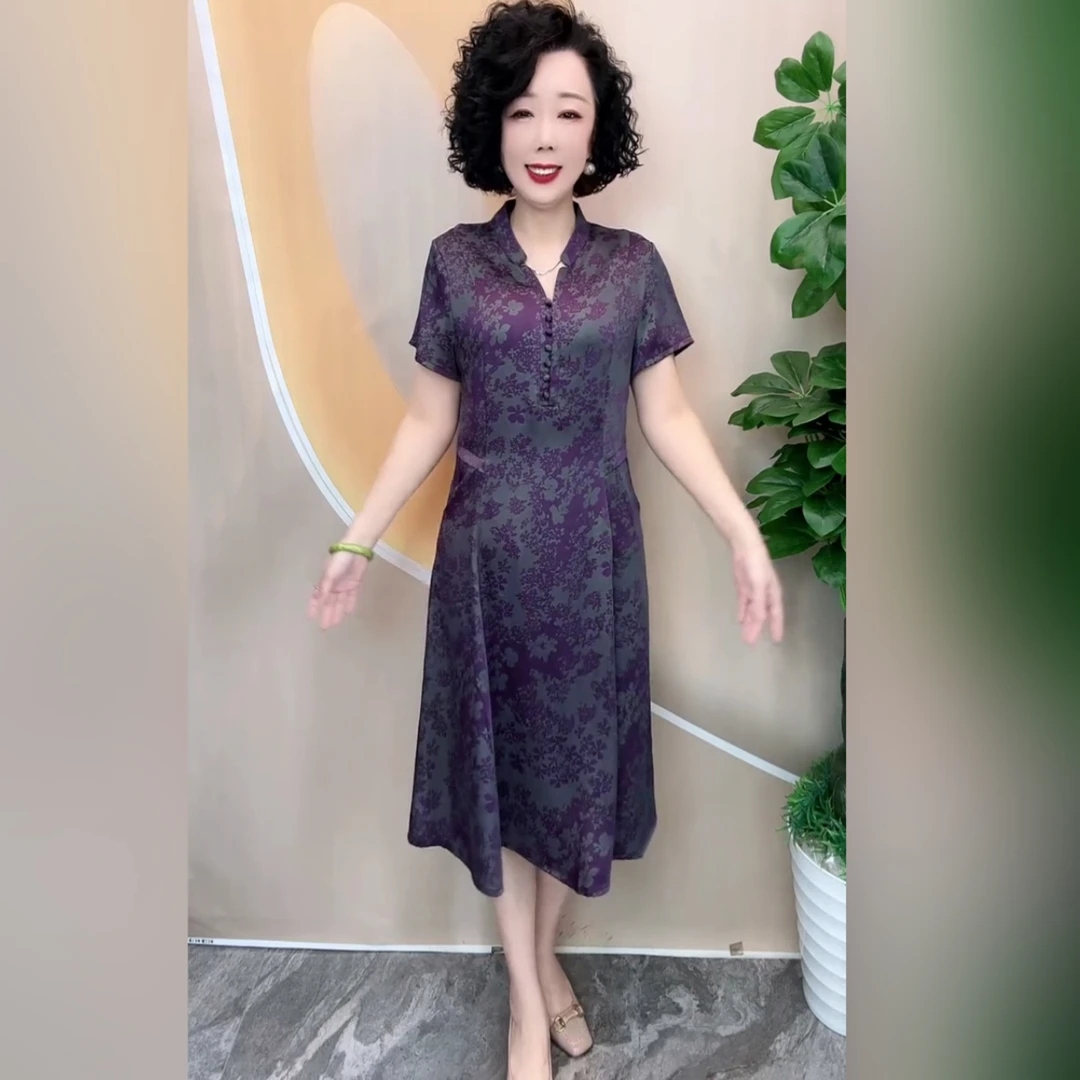 624新中式妈妈夏装连衣裙2025新款中老年女装洋气真丝旗袍裙子
