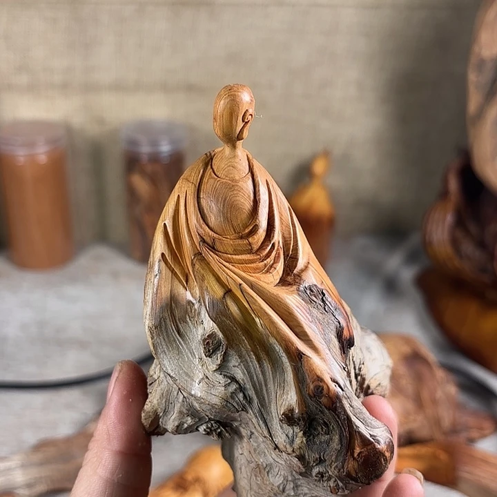 王***阳崖柏崖柏雕刻无相