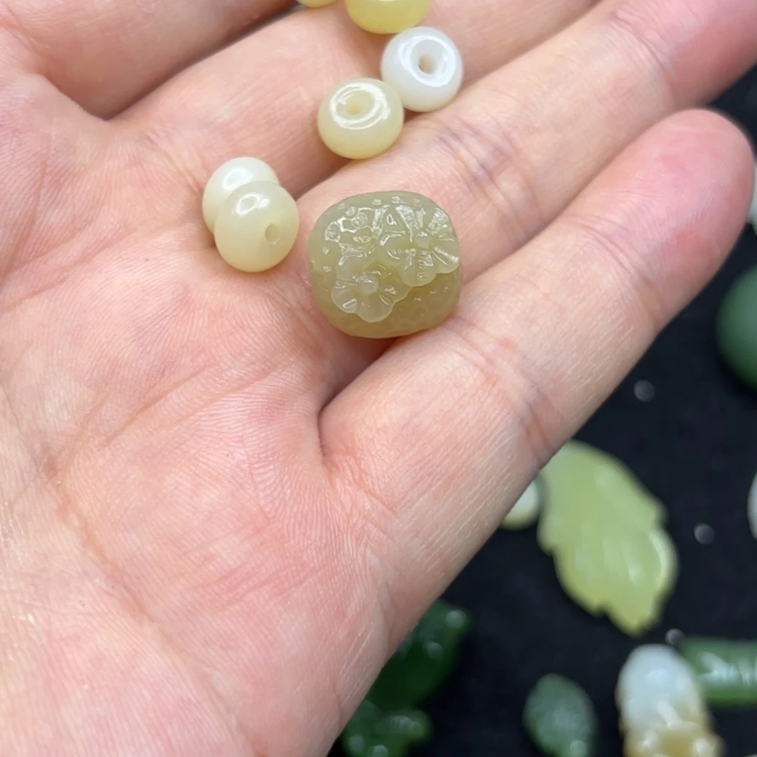 海****和田玉未镶嵌颈饰