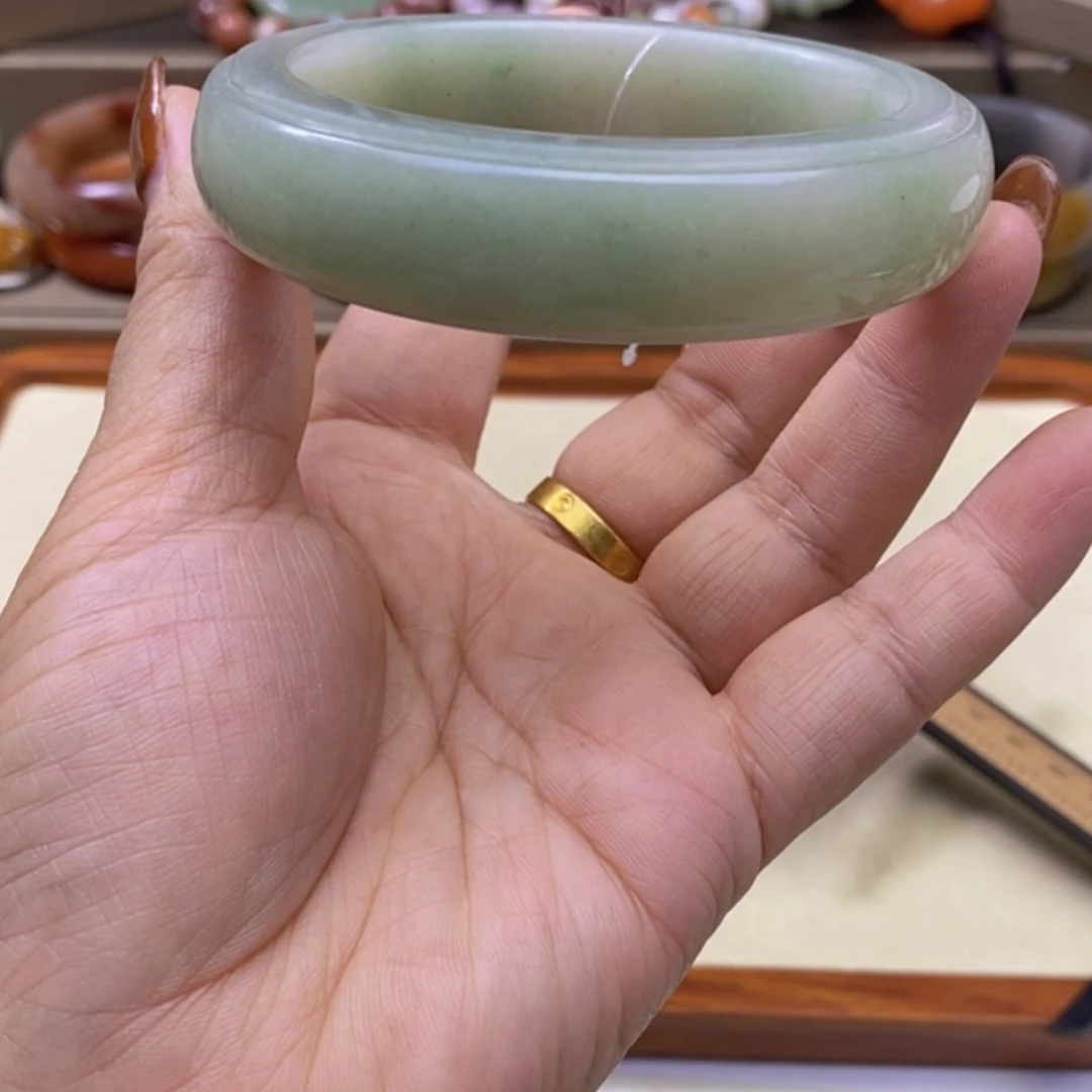 【闪购商品】未镶嵌手镯石英岩玉淡**荷