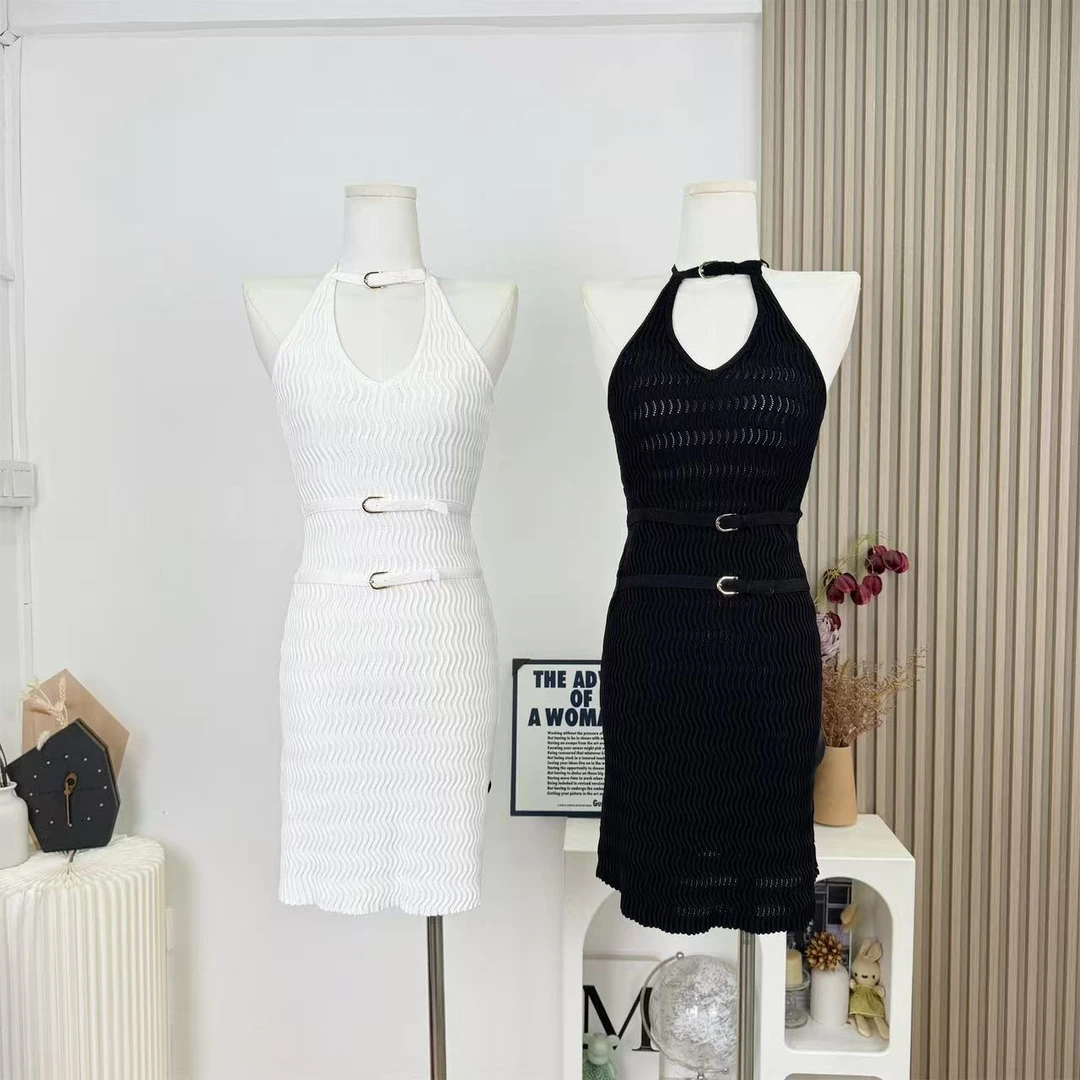 素调姐姐金属扣V领挂脖针织连衣裙夏季短款包臀裙