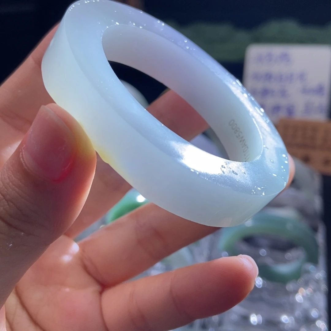 定制翡翠未镶嵌手镯