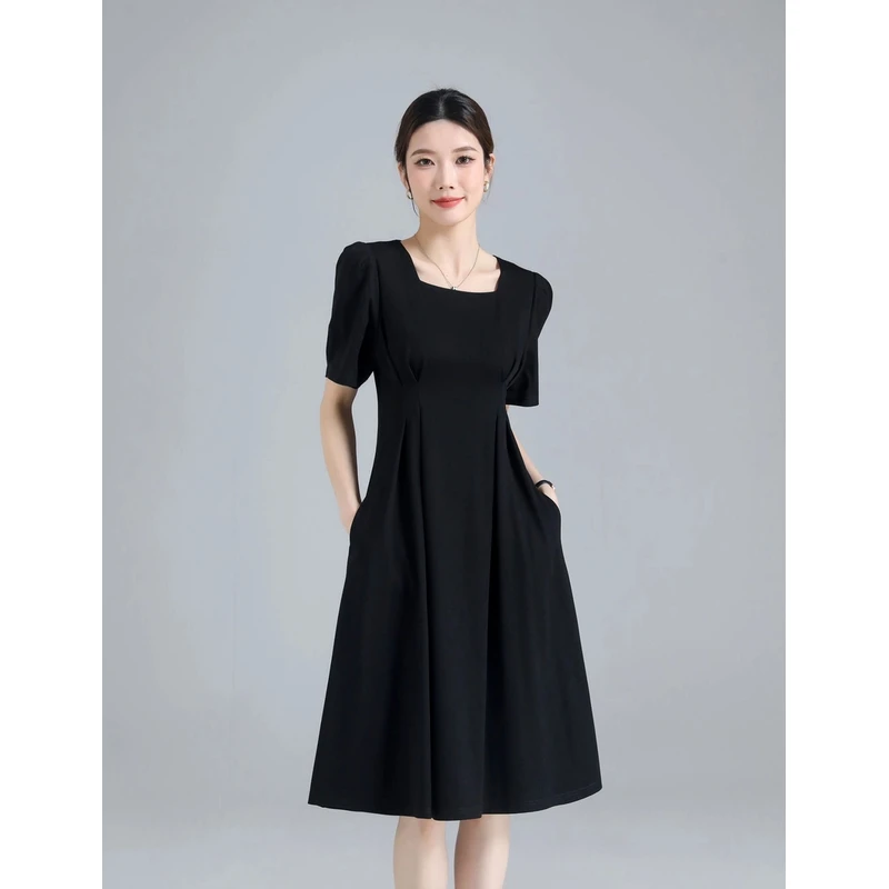 H夏季方领赫本风时尚法式休闲连衣裙收腰显瘦修身优雅小黑裙