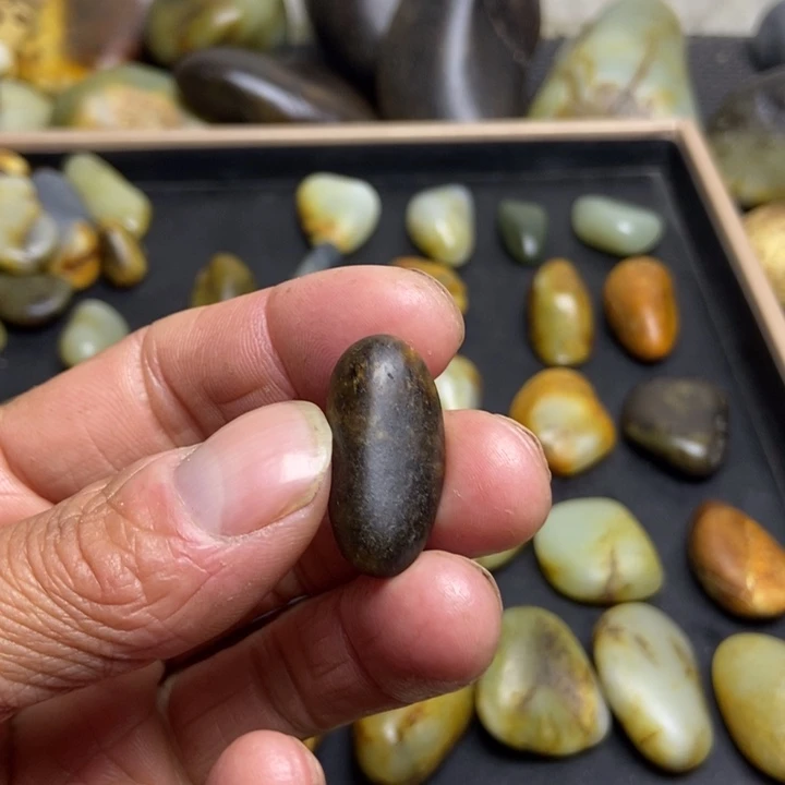 魅***陈和田玉（糖玉）未镶嵌珠宝奇石