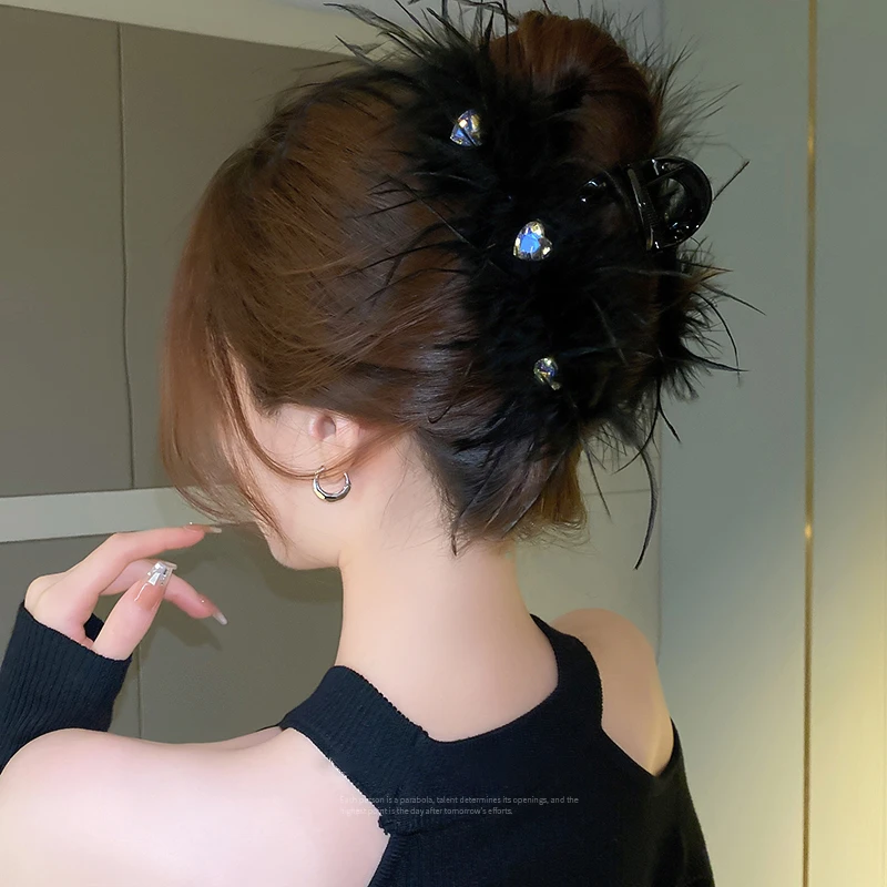 鸵鸟羽毛抓夹女毛毛发夹2025新款后脑勺大号时尚鲨鱼夹头饰高级感