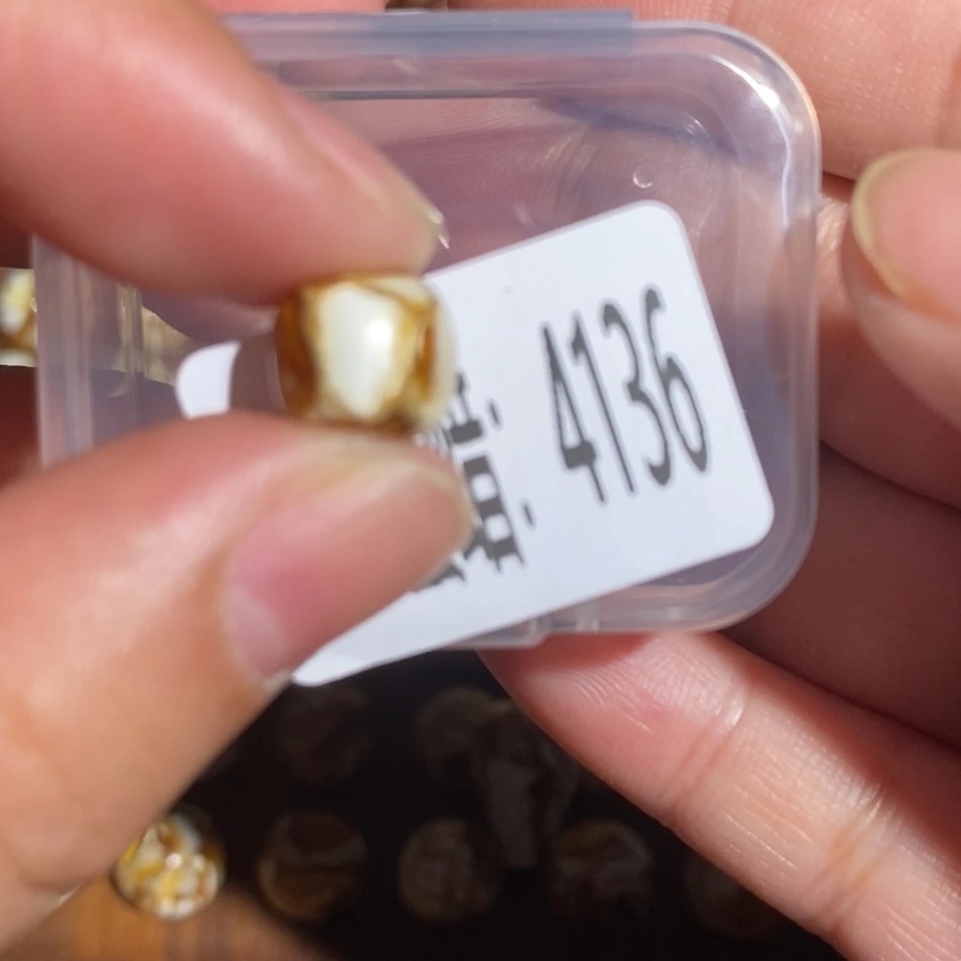 琥珀未镶嵌珠宝奇石4136