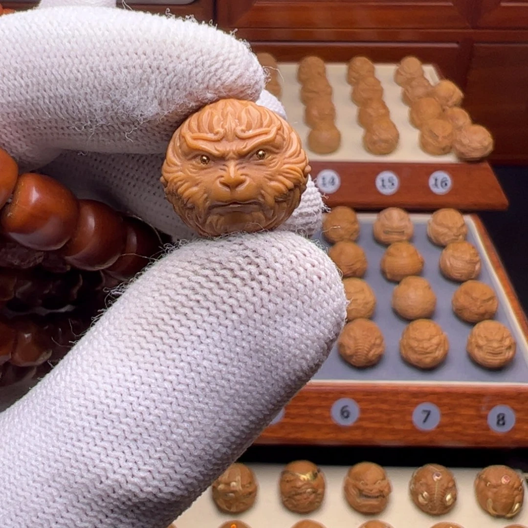 猴头核桃把件大圣镶嵌