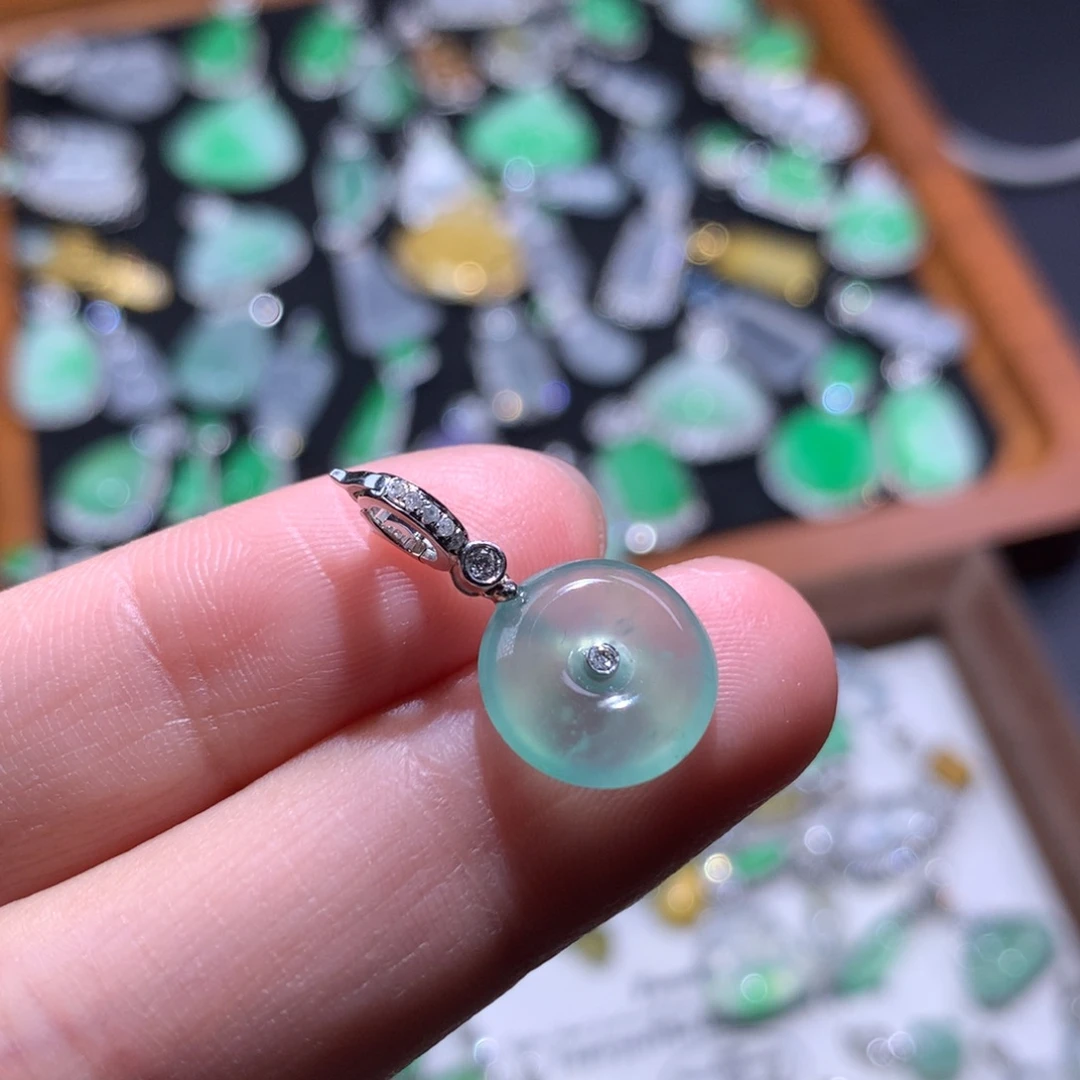 翡翠18K金镶嵌颈饰迷雾森林平安扣滴流