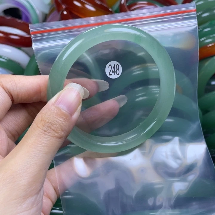 未镶嵌手镯石英质玉61