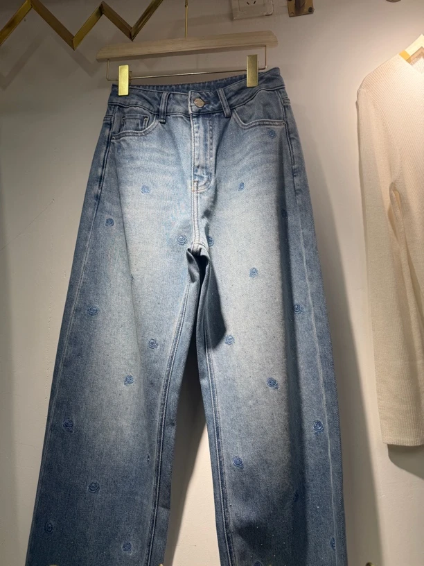 大码女装高腰刺绣烫钻窄版直筒牛仔裤显瘦复古拖地裤