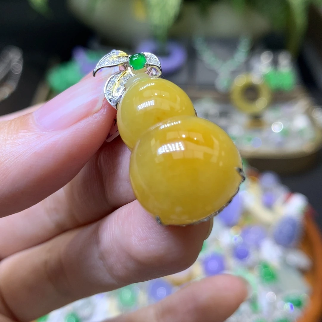 颈饰18K金镶嵌翡翠