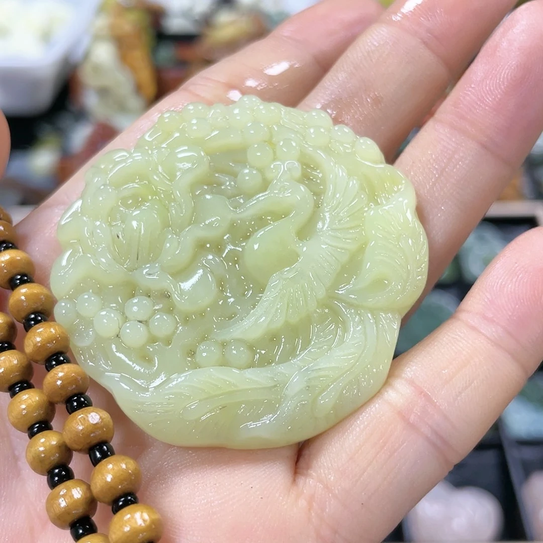 蛇纹石玉颈饰未镶嵌
