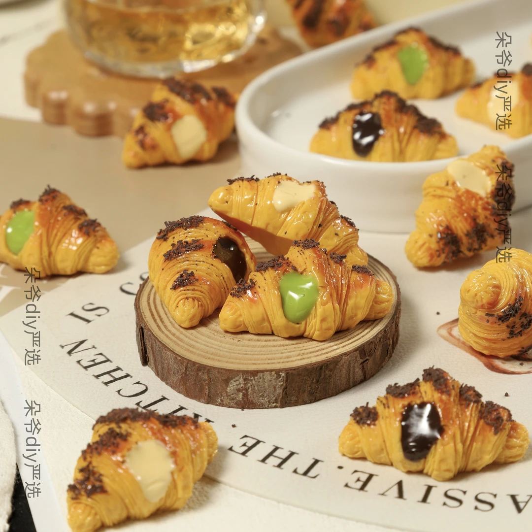 DUOYE/朵爷定制流心脏脏可颂【预售】diy树脂食玩配件摆件挂件