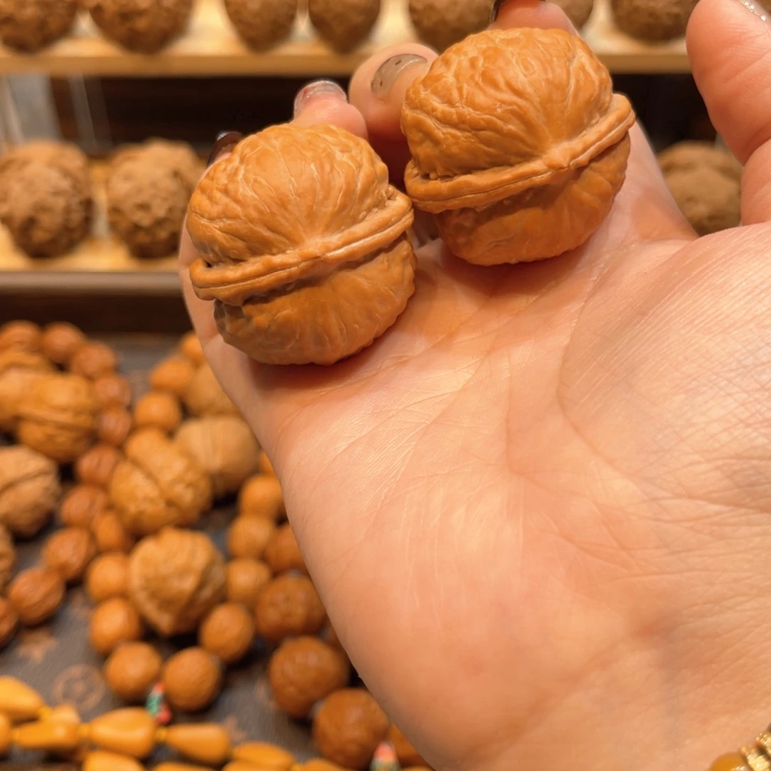 文玩核桃把件沦***梦大龙珠