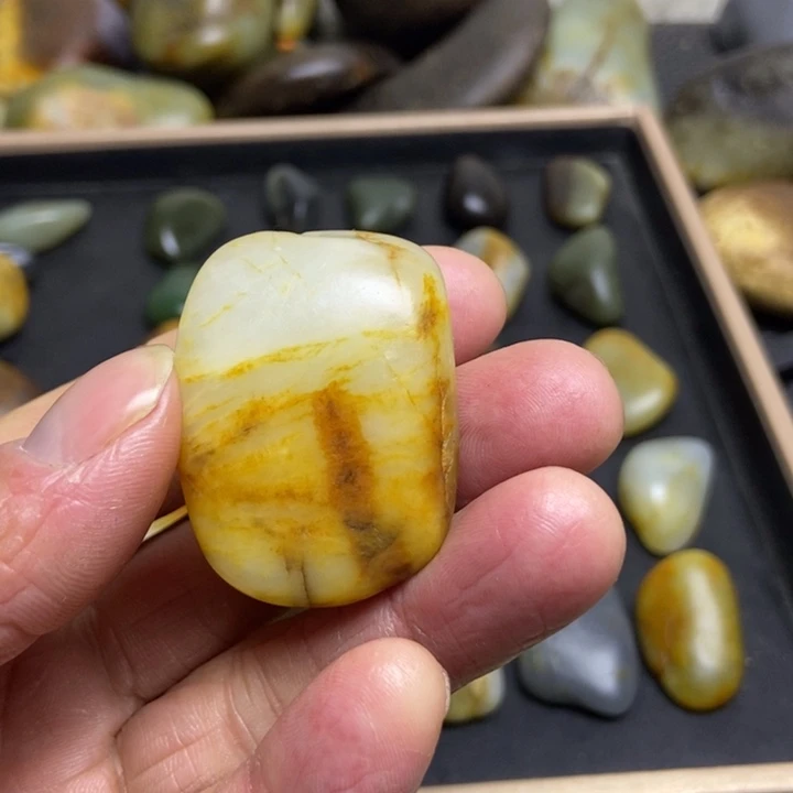 成***和田玉（糖玉）未镶嵌珠宝奇石