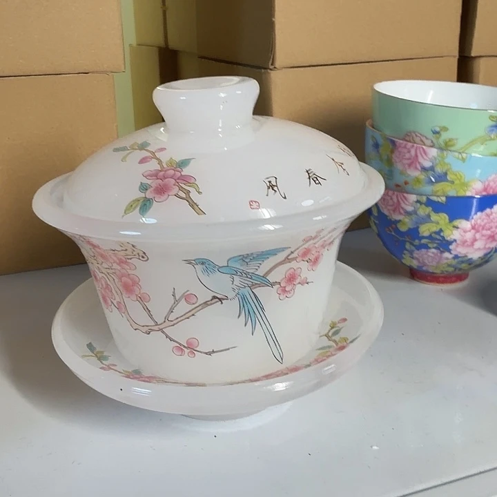 清货现场琉璃珐琅彩茶具
