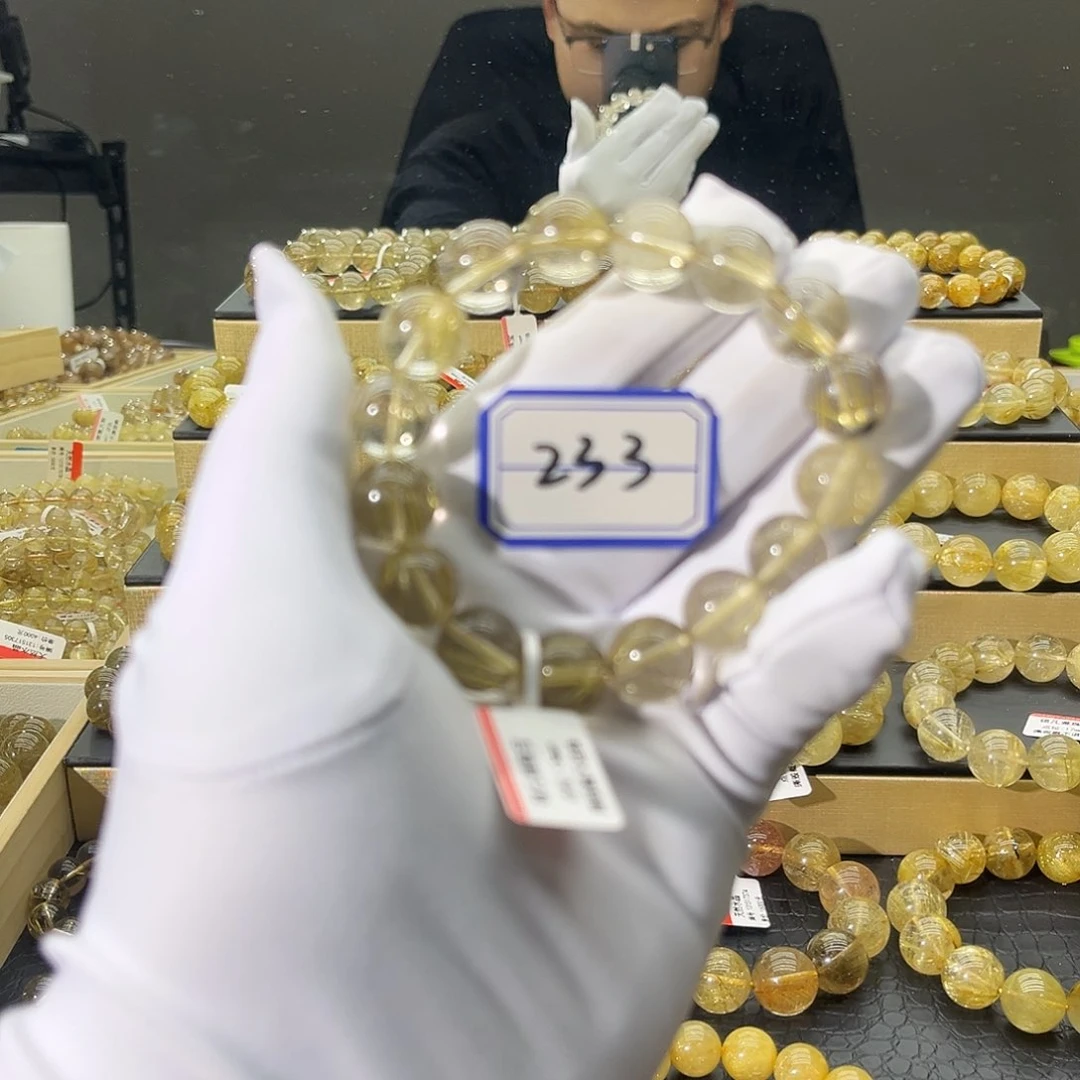 水晶手链未镶嵌J****?晶莹剔透