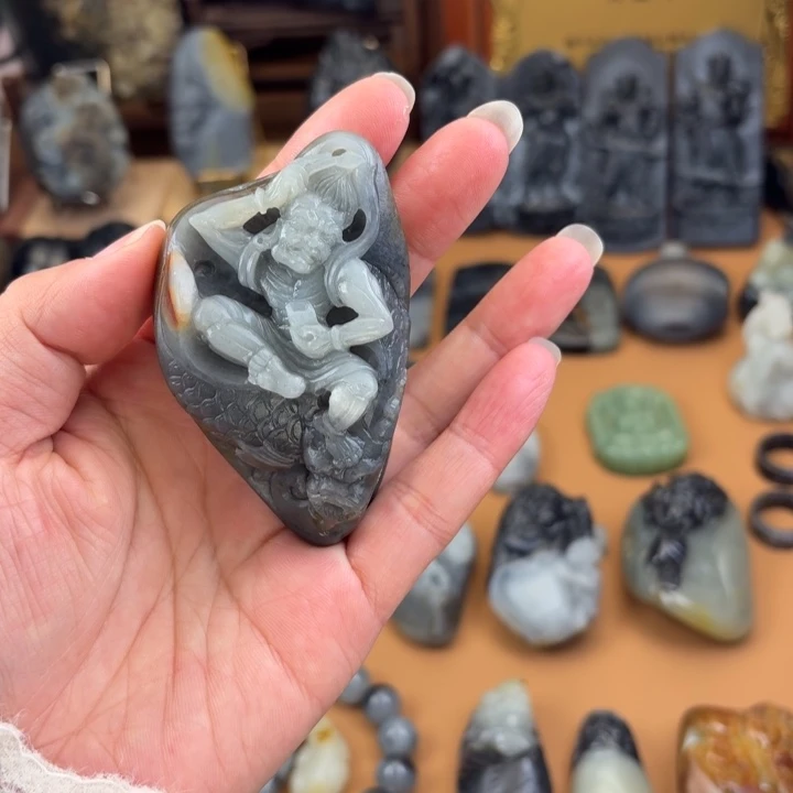 和田玉未镶嵌颈饰