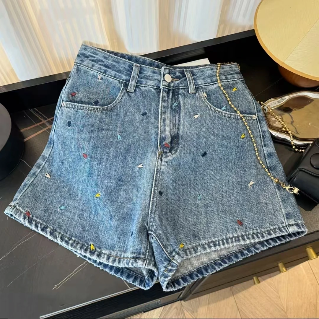 岚岚大码女装夏季新款高腰弹力显瘦刺绣爱心百搭重工牛仔短裤8003