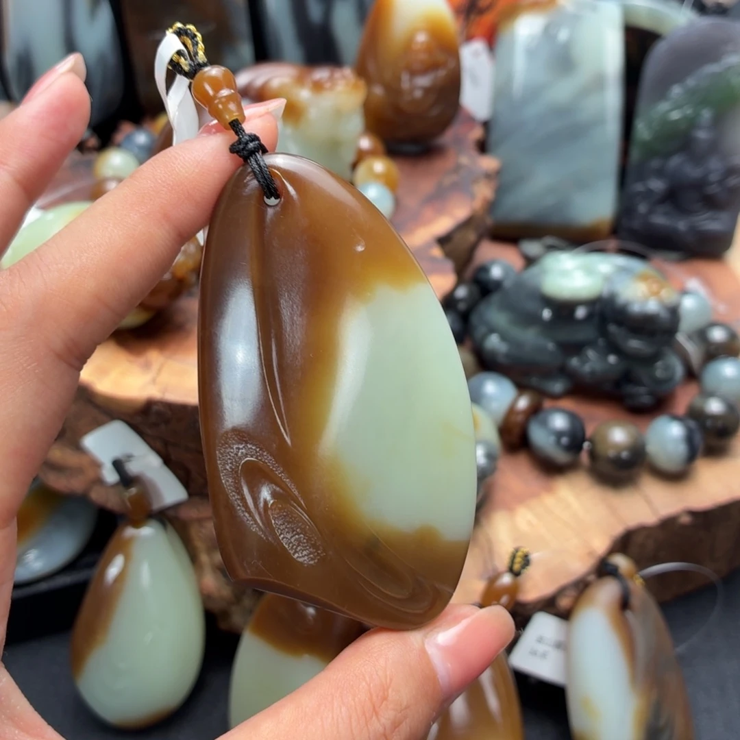 和田玉未镶嵌颈饰