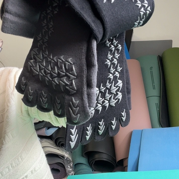 亚麻橡胶精梳棉瑜伽袜两双一双黑一双辉