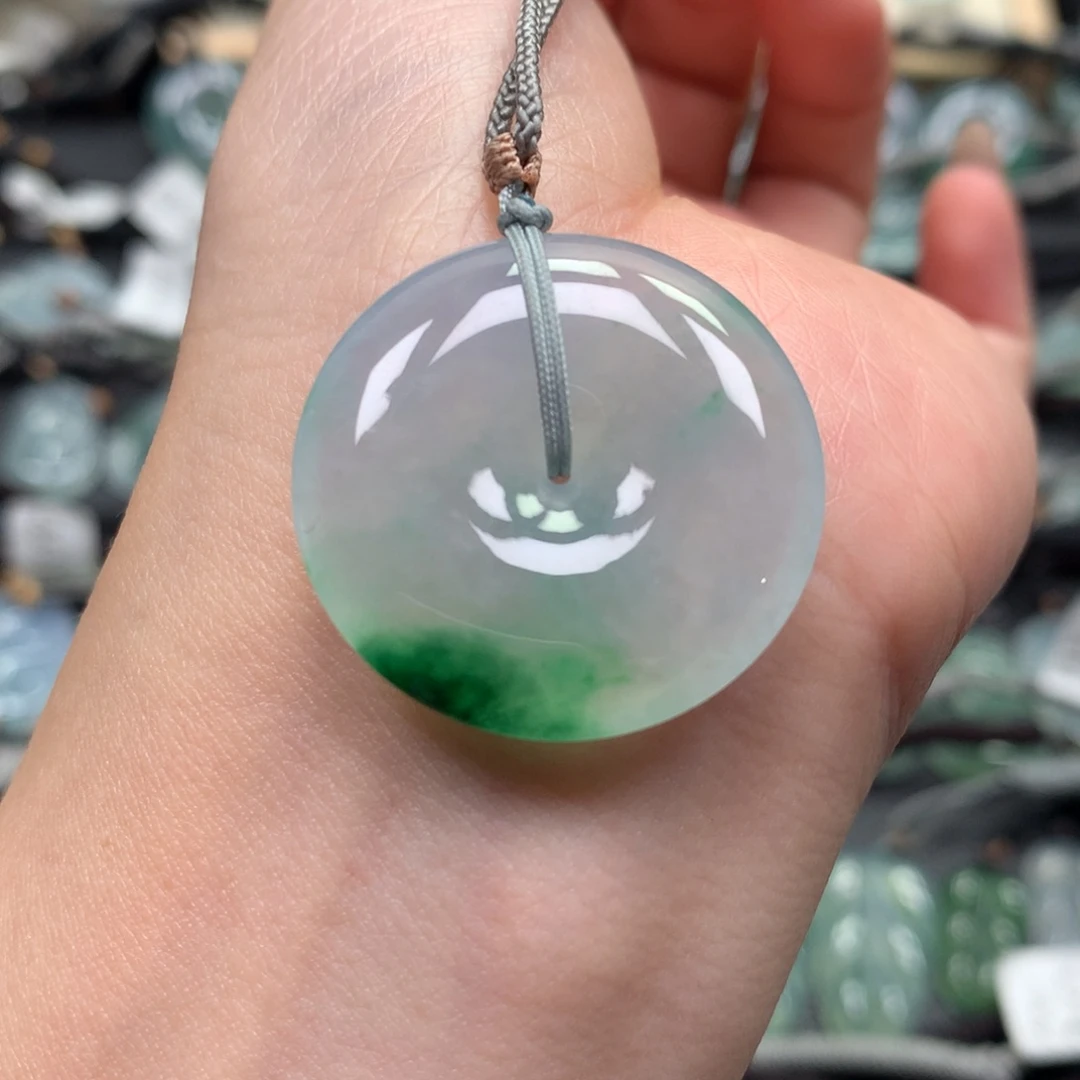 翡翠颈饰未镶嵌扣子