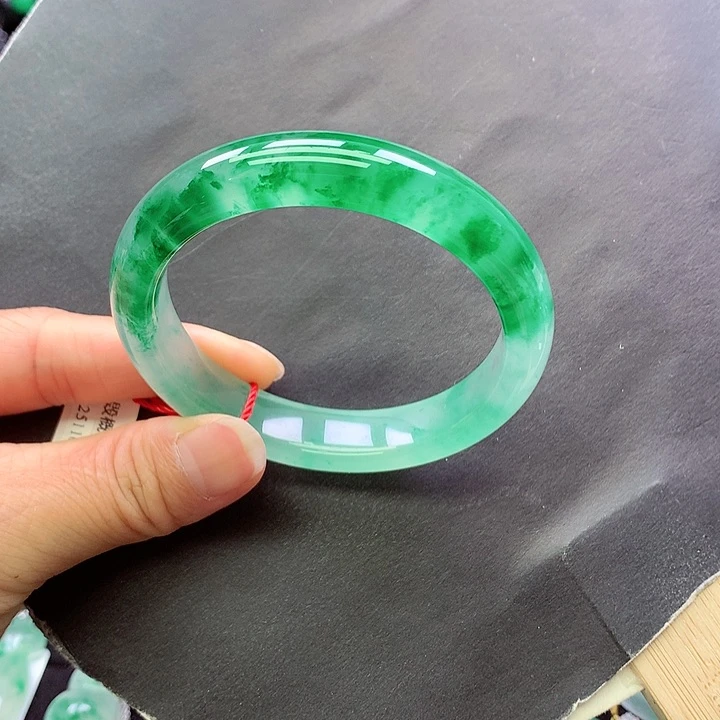 未镶嵌手镯石英质玉