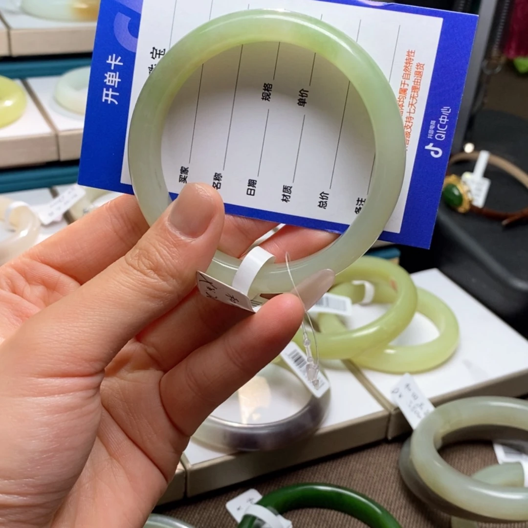 【闪购商品】和田玉手镯未镶嵌不**尔