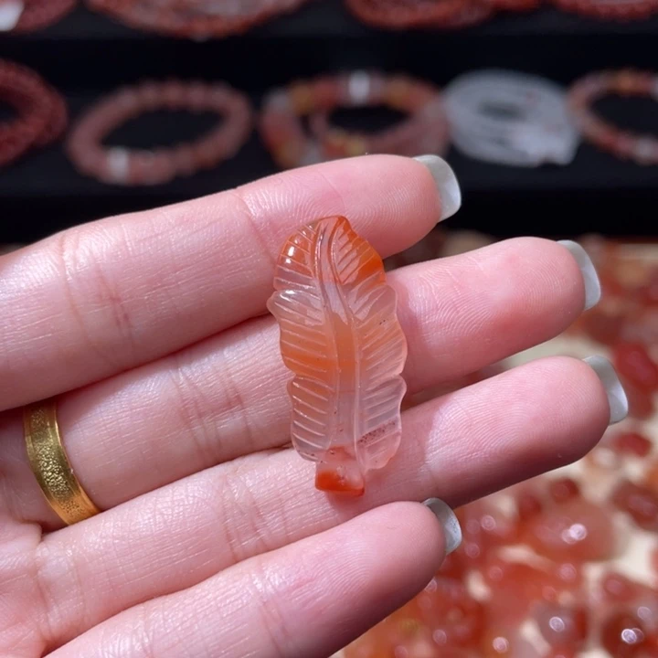 南红玛瑙羽毛吊坠孔未镶嵌2253