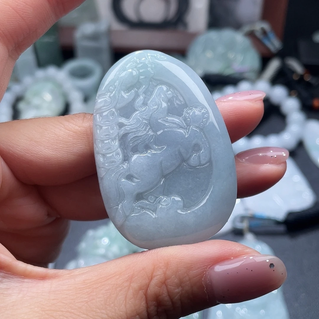 翡翠未镶嵌颈饰有沙眼